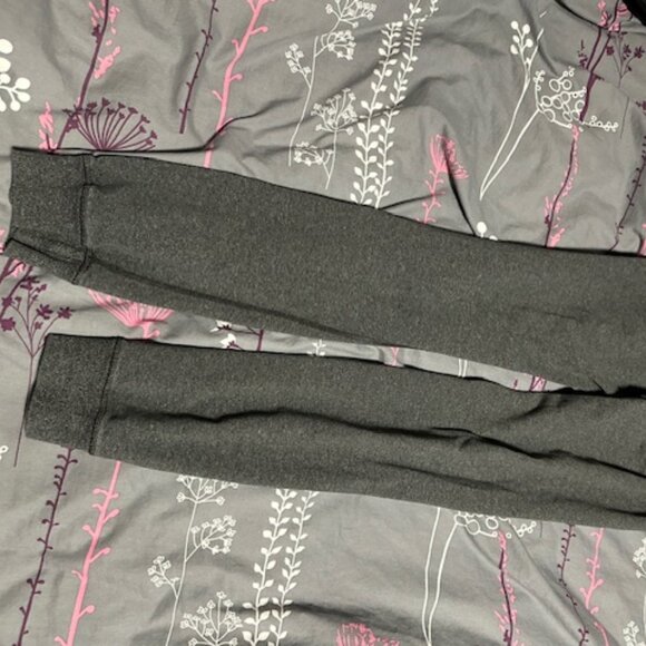 Lululemon size 4 joggers - Picture 2 of 4